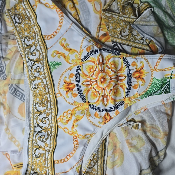 Elegant Gold and White Women's Intimate Bikini Set Size Large NwOT. - Picture 4 of 7